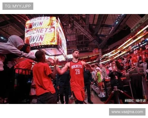 单场22+5，再中4记三分！火箭弃将化身太阳2当家？斯通这次失算了